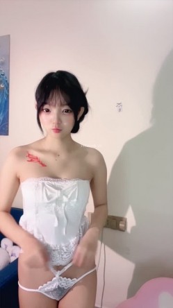 最美校花【鬼鬼阿】全裸热舞~道具自慰~扣穴~白浆哗哗流冒泡 截图6