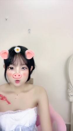 最美校花【鬼鬼阿】全裸热舞~道具自慰~扣穴~白浆哗哗流冒泡 截图7