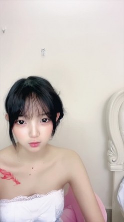 最美校花【鬼鬼阿】全裸热舞~道具自慰~扣穴~白浆哗哗流冒泡 截图9