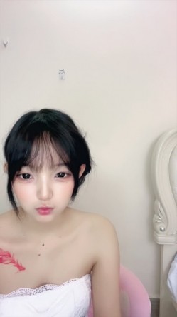 最美校花【鬼鬼阿】全裸热舞~道具自慰~扣穴~白浆哗哗流冒泡 截图10