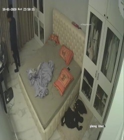 《居家摄像头破解》美少妇让相好的从窗户翻进来吃鲍鱼啪啪啪 截图1