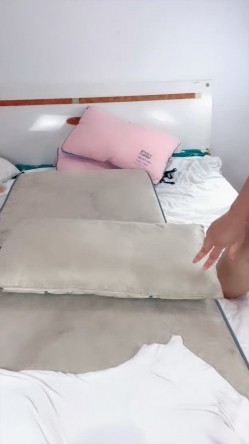 双飞母女姐妹花，全程露脸丝袜情趣看她们一起舔鸡巴好刺激，淫声荡语不断轮草两女浪叫不止，表情好骚真刺激 截图10