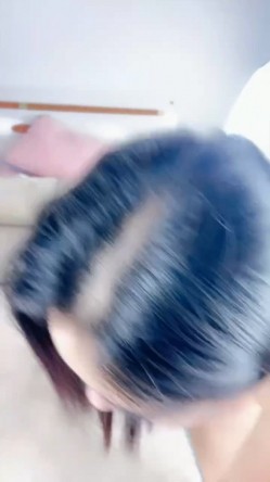 双飞母女姐妹花，全程露脸丝袜情趣看她们一起舔鸡巴好刺激，淫声荡语不断轮草两女浪叫不止，表情好骚真刺激 截图16