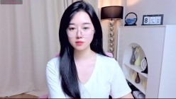 骚逼主播【miuu6868】极品少妇,奶圆逼粉,道具自慰高潮,极品无毛穴 截图9