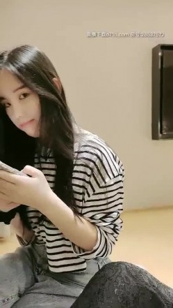 双飞三飞名场面【3个风格各异的小美女】轮流交换着干，还有什么比这更爽的吗 截图1
