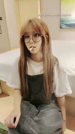 双飞三飞名场面【3个风格各异的小美女】轮流交换着干，还有什么比这更爽的吗 截图7