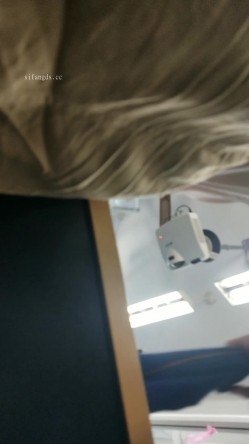 超硬核抄底领口偷拍美女老师 诱人窄内香臀 低胸美乳大饱眼福 满脑子都是老师色色的身体 截图11