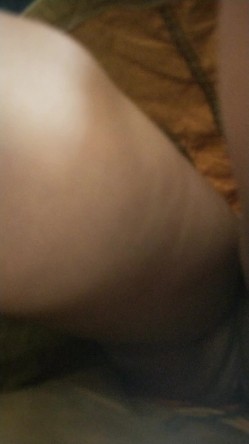 超硬核抄底领口偷拍美女老师 诱人窄内香臀 低胸美乳大饱眼福 满脑子都是老师色色的身体 截图14