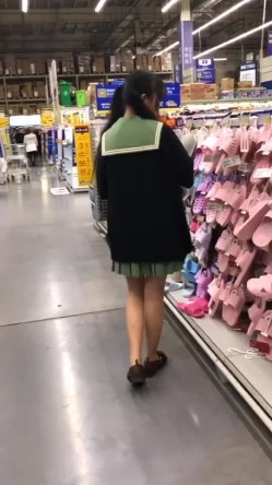 B站很火的舞蹈区双马尾可爱美少女浆果儿麦德龙大卖场里大胆露出 截图10