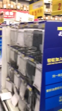 B站很火的舞蹈区双马尾可爱美少女浆果儿麦德龙大卖场里大胆露出 截图13