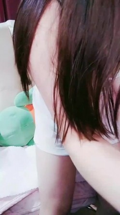 韵味轻熟女白皙大奶少妇露脸自慰，搔首弄姿诱惑狼友们 截图15