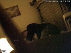 家庭摄像头破解入侵多角度真实偸拍，抽烟背纹烈女私生活曝光也是一个欲女，跟老公性爱还不满足，还总喜欢道具紫薇 截图16