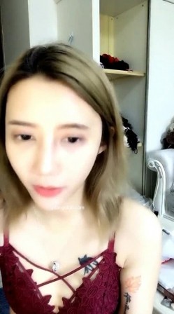【极品校花】主播直播间露奶露逼洗澡，颜值超高宅男打飞机推荐 截图2