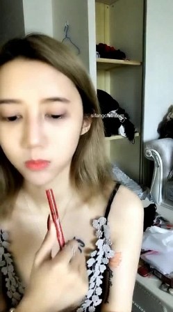 【极品校花】主播直播间露奶露逼洗澡，颜值超高宅男打飞机推荐 截图5