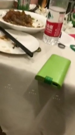【网曝门事件】潍坊包间事件 19岁潍坊女包间擦枪走火 翘美臀后入直接操 3男1女思维猪脚尽心尽力 高清720P版 截图15