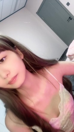 这才是真正的校花，【广州大学生】明星来了~甘拜下风，清纯指数极高，羞涩腼腆，高抬玉腿小穴水汪汪超诱人 截图4