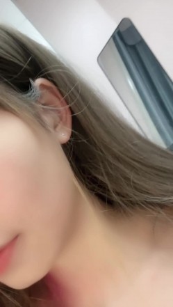 这才是真正的校花，【广州大学生】明星来了~甘拜下风，清纯指数极高，羞涩腼腆，高抬玉腿小穴水汪汪超诱人 截图8