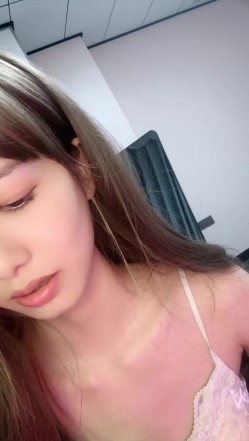 这才是真正的校花，【广州大学生】明星来了~甘拜下风，清纯指数极高，羞涩腼腆，高抬玉腿小穴水汪汪超诱人 截图12
