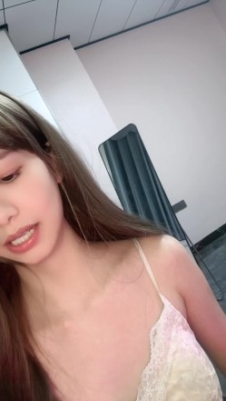 这才是真正的校花，【广州大学生】明星来了~甘拜下风，清纯指数极高，羞涩腼腆，高抬玉腿小穴水汪汪超诱人 截图14