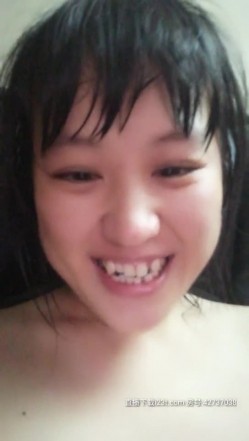 午夜夫妻档激情啪啪露脸，男的鸡巴好骚小嫂子的嘴巴塞不下，深喉口交各种抽插爆草叫的好骚，撸射在小嫂子脸上 截图11