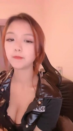 这小娘们真是骚，【黑色诱惑妹妹】，新女神下海!超级可爱~抠穴自慰~狂撸!，小腰扭得真带劲 截图1