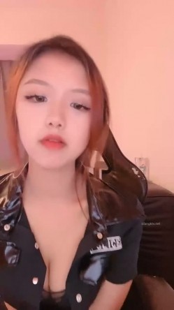 这小娘们真是骚，【黑色诱惑妹妹】，新女神下海!超级可爱~抠穴自慰~狂撸!，小腰扭得真带劲 截图2