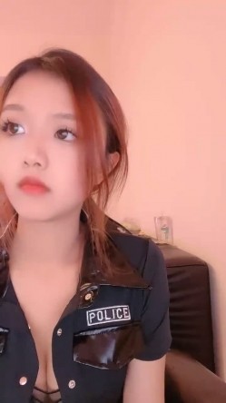 这小娘们真是骚，【黑色诱惑妹妹】，新女神下海!超级可爱~抠穴自慰~狂撸!，小腰扭得真带劲 截图4