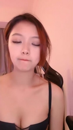 这小娘们真是骚，【黑色诱惑妹妹】，新女神下海!超级可爱~抠穴自慰~狂撸!，小腰扭得真带劲 截图7