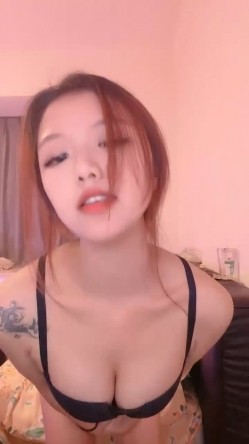 这小娘们真是骚，【黑色诱惑妹妹】，新女神下海!超级可爱~抠穴自慰~狂撸!，小腰扭得真带劲 截图13