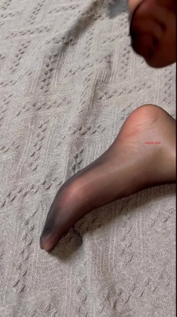 九头身御姐女神【Susie_7777】户外调教喷水！你以为的端庄高雅的女神私下是什么样子的吗？到处发骚求草的母狗而已 截图1