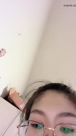 《稀缺资源重磅》猎奇圈内部分享热门视频极品大奶子哺乳期的奶妈疯狂露出自摸挑逗赚奶粉钱 截图12
