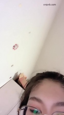 《稀缺资源重磅》猎奇圈内部分享热门视频极品大奶子哺乳期的奶妈疯狂露出自摸挑逗赚奶粉钱 截图13