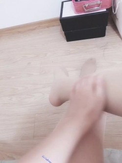 露脸才是王道！高颜长腿极品身材外围绿茶婊【琳琳子】福利~洗澡紫薇足交啪啪你的女神有钱人的母狗 截图10