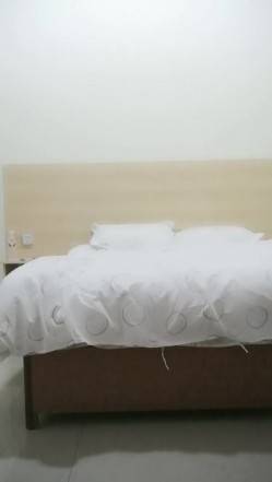 老哥找小姐丰满少妇TP啪啪 按摩推背口交骑乘后入抽插非常诱人 截图2