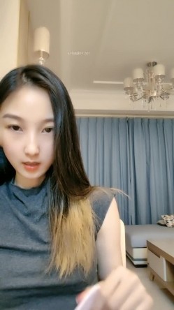 火爆小尤物，【纯情小猫咪】，颜值身材秒杀一线明星网红，无套内射啪啪，这小蛮腰扭得大哥们心都乱了 截图2