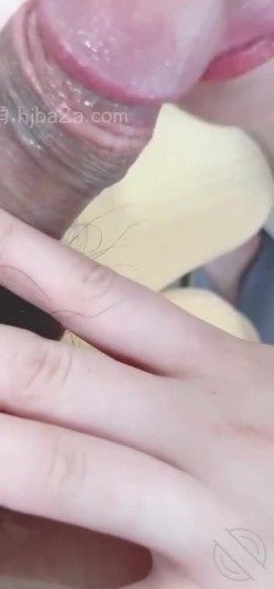 最爱骚嫂子做完瑜伽帮忙按摩 筋膜枪怼穴激起欲望 饥渴舔舐肉棒 爆肏蜜壶又湿又滑激射 截图5