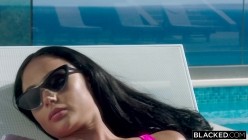 Blacked.19.12.21.Ariana.Marie.The.Hot.Wife.Abroad.1080p.HEVC.HQ 截图3