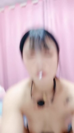 看这妹子撩人不，颜值高身材好菊花都会唿吸，浴室往逼逼和菊花灌水，一起喷给你看真鸡巴骚，精彩不要错过 截图4