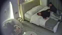 酒店偷拍连续3天入住的年轻情侣古灵精怪的双马尾可爱甜妹被男友不分日夜操了几次 截图2