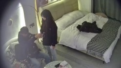 酒店偷拍连续3天入住的年轻情侣古灵精怪的双马尾可爱甜妹被男友不分日夜操了几次 截图3