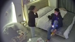 酒店偷拍连续3天入住的年轻情侣古灵精怪的双马尾可爱甜妹被男友不分日夜操了几次 截图4