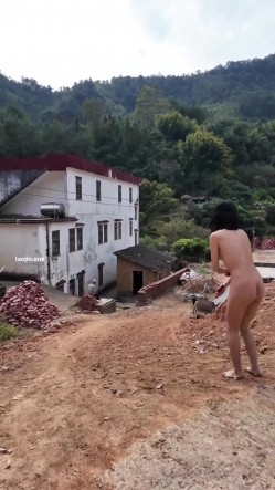 广东露出女神，【cikaimoon】，单人勇闯红砖房古镇，废弃游乐场，坚挺美乳修长美腿 截图9