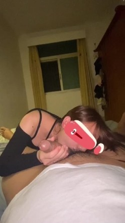 很性感很美丽的女孩，臣服于金钱之下，酥酥的大奶，躺在床上让她服务，真是爽死了！ 截图11