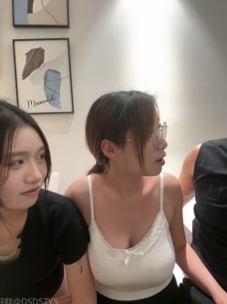 ️清纯主播【202509yoyo】表姐带着表妹下海直播、在线教口活、练习做爱姿势 截图10