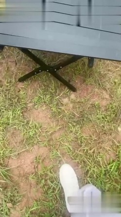 小姨子的秘密 ️ 与小姨子户外桌上野战做爱 先享受足交再前操后入小姨子 在淫荡的呻吟中侧入内射 截图4