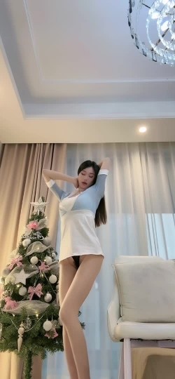 极品少妇【筱玉】颜值顶，身材赞，丝足佬大爱，掰逼展示，道具自慰高潮，飞机绝逼包射 截图3