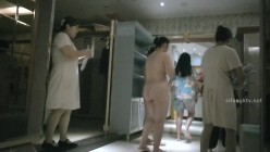 国内『温泉会所』贴脸偷拍沐浴更衣泳池戏水 超多美女良家少妇近距离接触 截图12