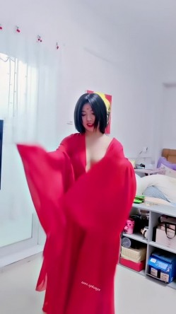 青春无敌，抖音风艺校美少女【杨晓花】定制福利，露脸露点，各种热门BGM裸舞 截图2