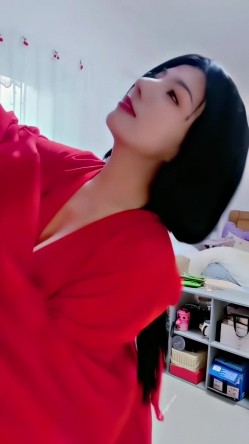青春无敌，抖音风艺校美少女【杨晓花】定制福利，露脸露点，各种热门BGM裸舞 截图3