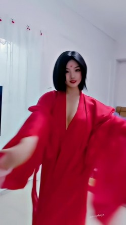 青春无敌，抖音风艺校美少女【杨晓花】定制福利，露脸露点，各种热门BGM裸舞 截图5